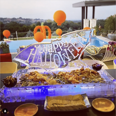 Halloween-Wedding-wedding-ice-sculptures-full-spectrum-ice-sculptures-www.fullspectrumice.com- 2023-09-14 at 11.06.05 AM