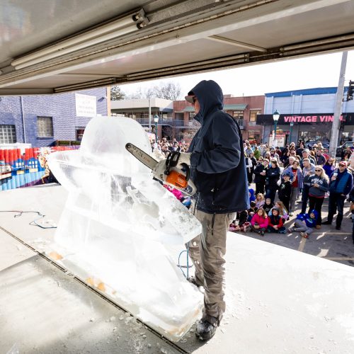 loop-ice-carnival-full-spectrum-ice-sculptures-www.fullspectrumice.com- 20250125-FO4A3003